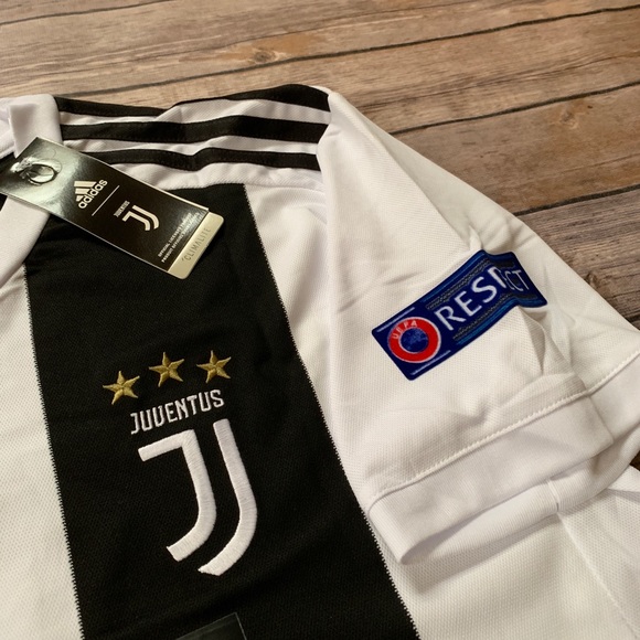 Juventus Ronaldo White Jersey - Picture 3 of 6